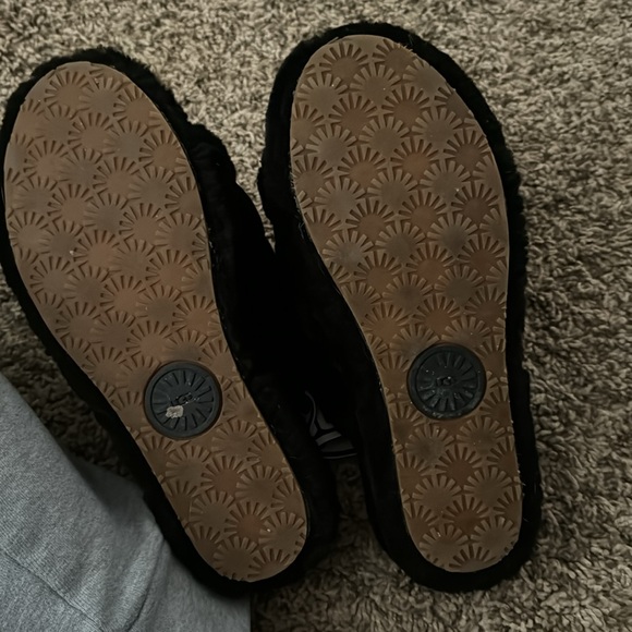 Lightly worn ugg slippers - Picture 2 of 3